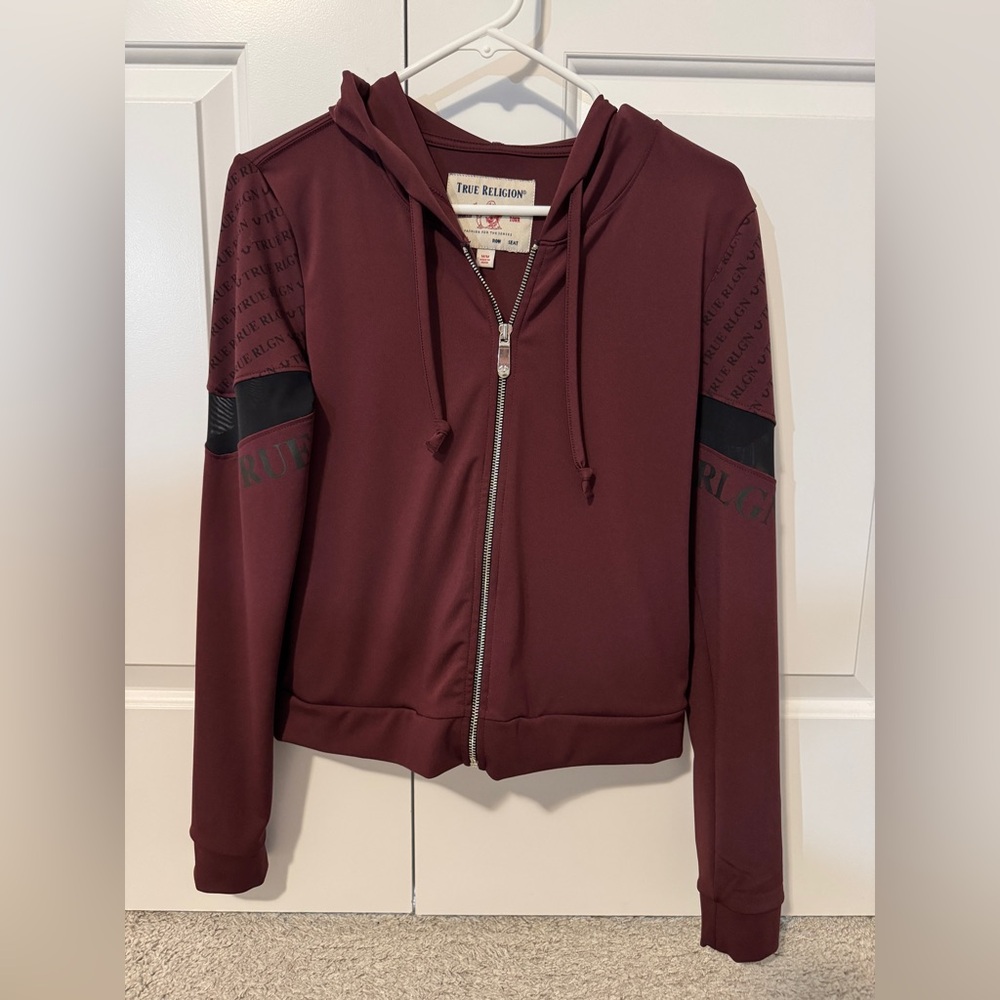 🌙 True Religion women's burgundy zip-up hoodie